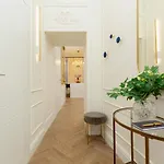 Royal Kopernika By Renters Prestige Apartman