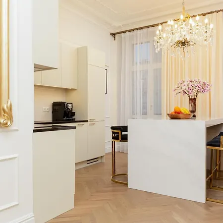 Royal Kopernika By Renters Prestige *